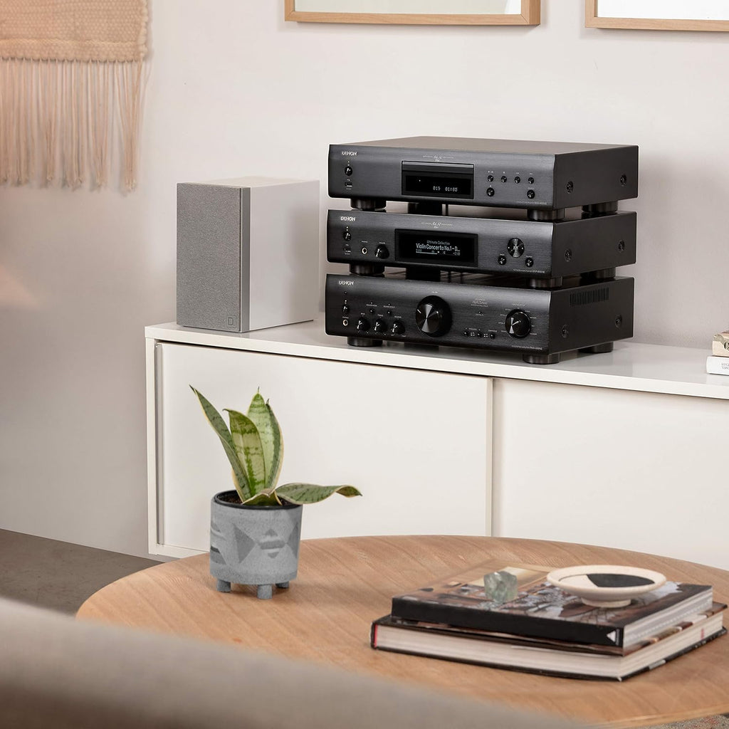 Stereo Integrated Amplifier with Phono Pre-Amp, Black Q481567