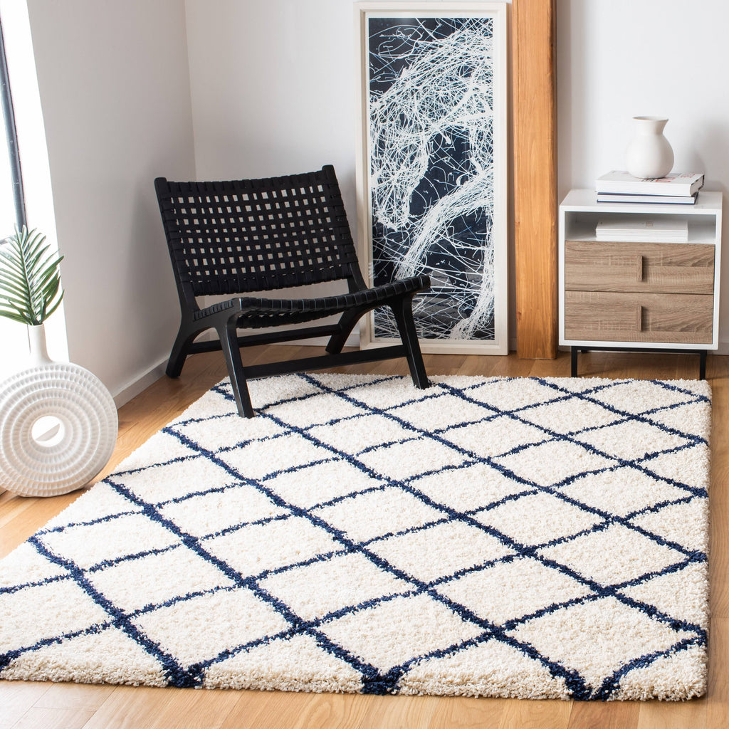 Ivory / Navy Shag Rug M30715