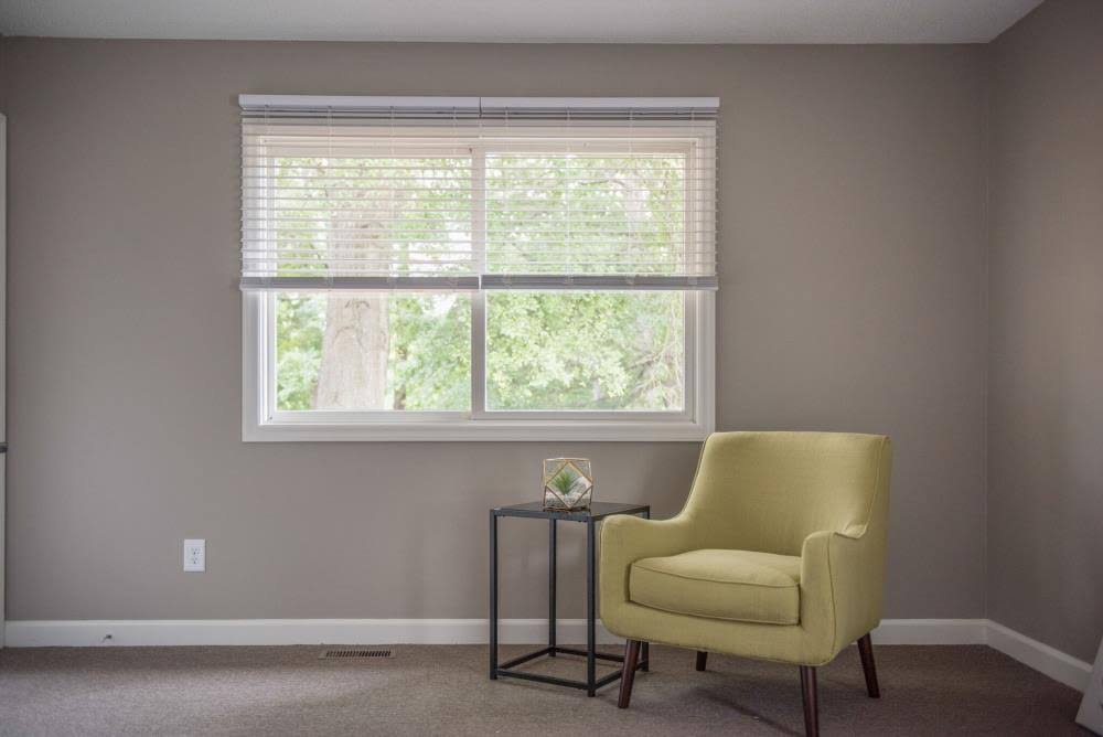 Cordless Faux Wood Room Darkening Blinds U376917