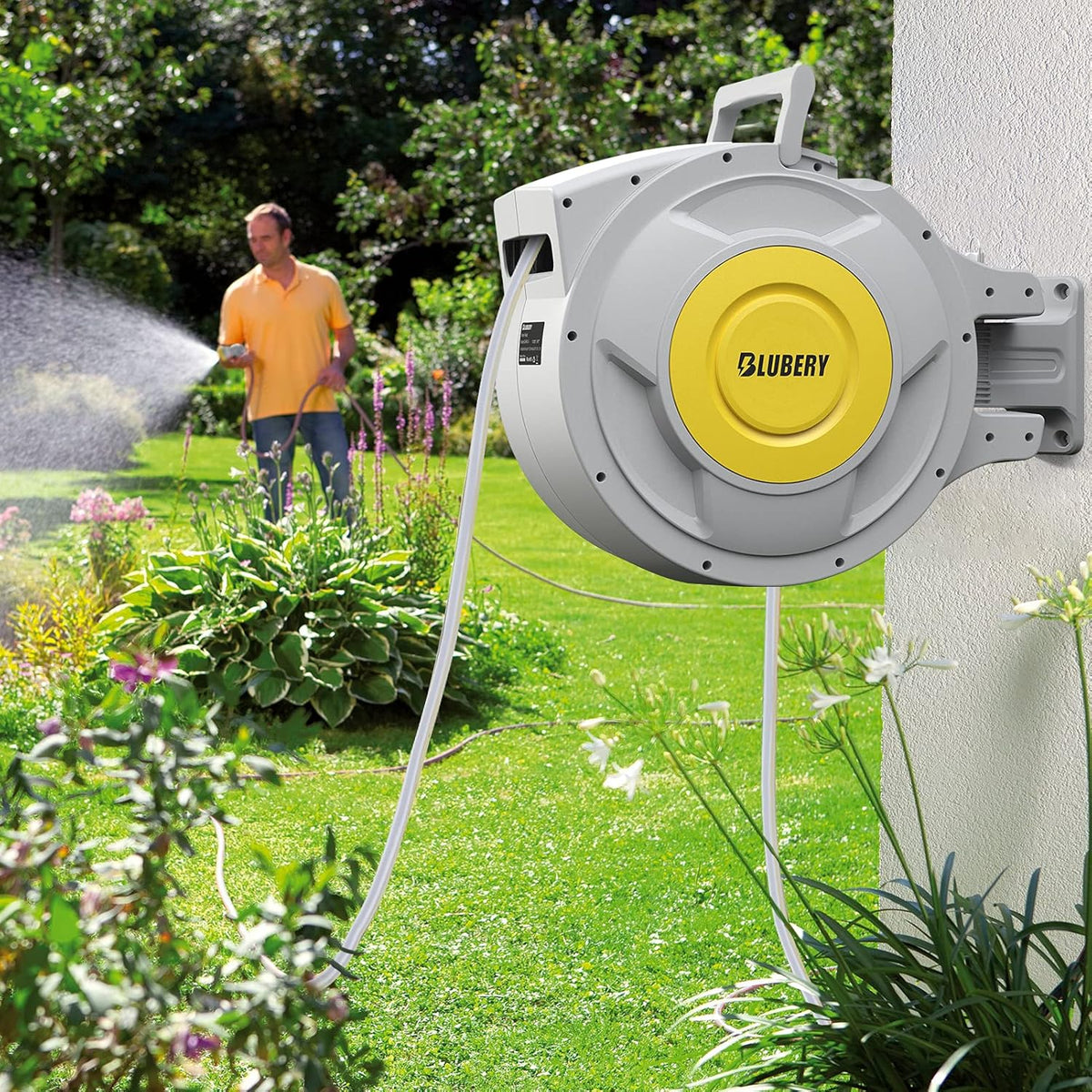 Retractable Garden Hose Reel with 8 Pattern Spray Nozzle W4385